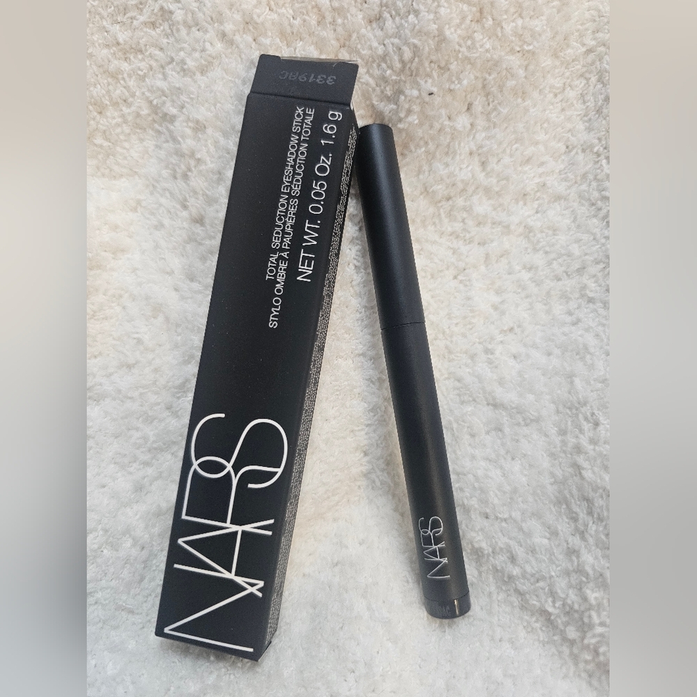 NARS High-Pigment Total Seduction Shadow Stick in the shade "Enigmatic"
